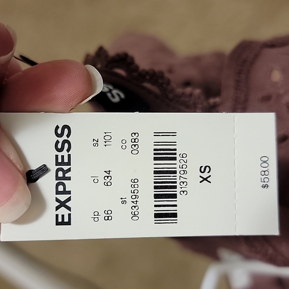 BRAND NEW | Cropped Feminine Top - Picture 3 of 3